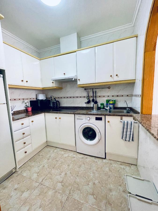 El Papagayo Apartment 2 Mins Walking To The Beach Torrevieja Esterno foto