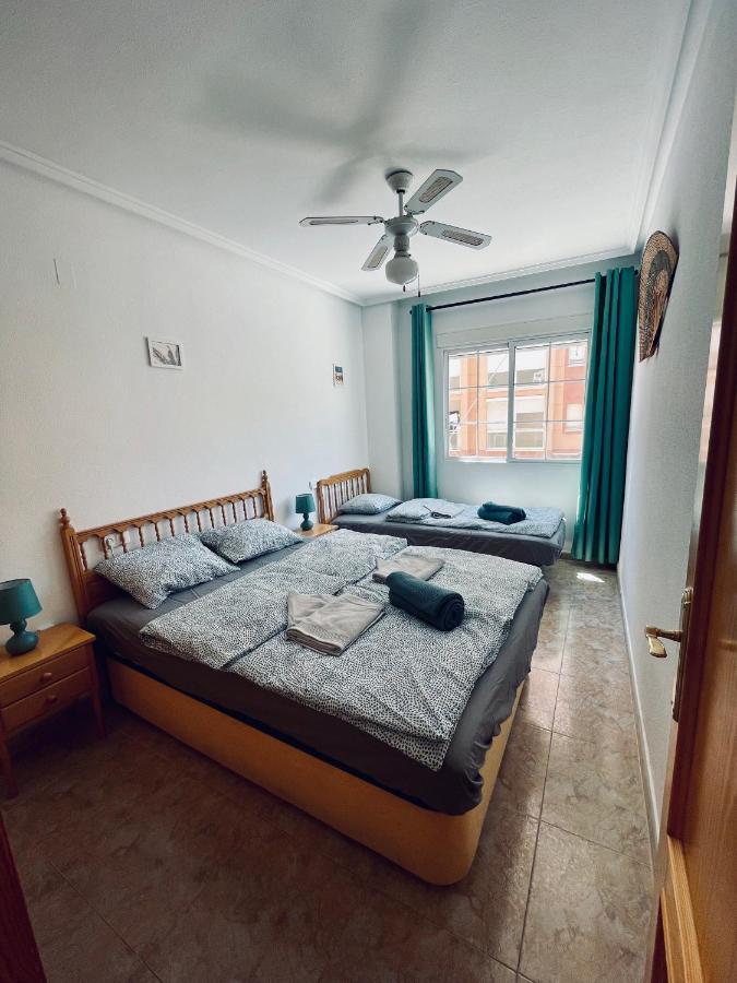El Papagayo Apartment 2 Mins Walking To The Beach Torrevieja Esterno foto